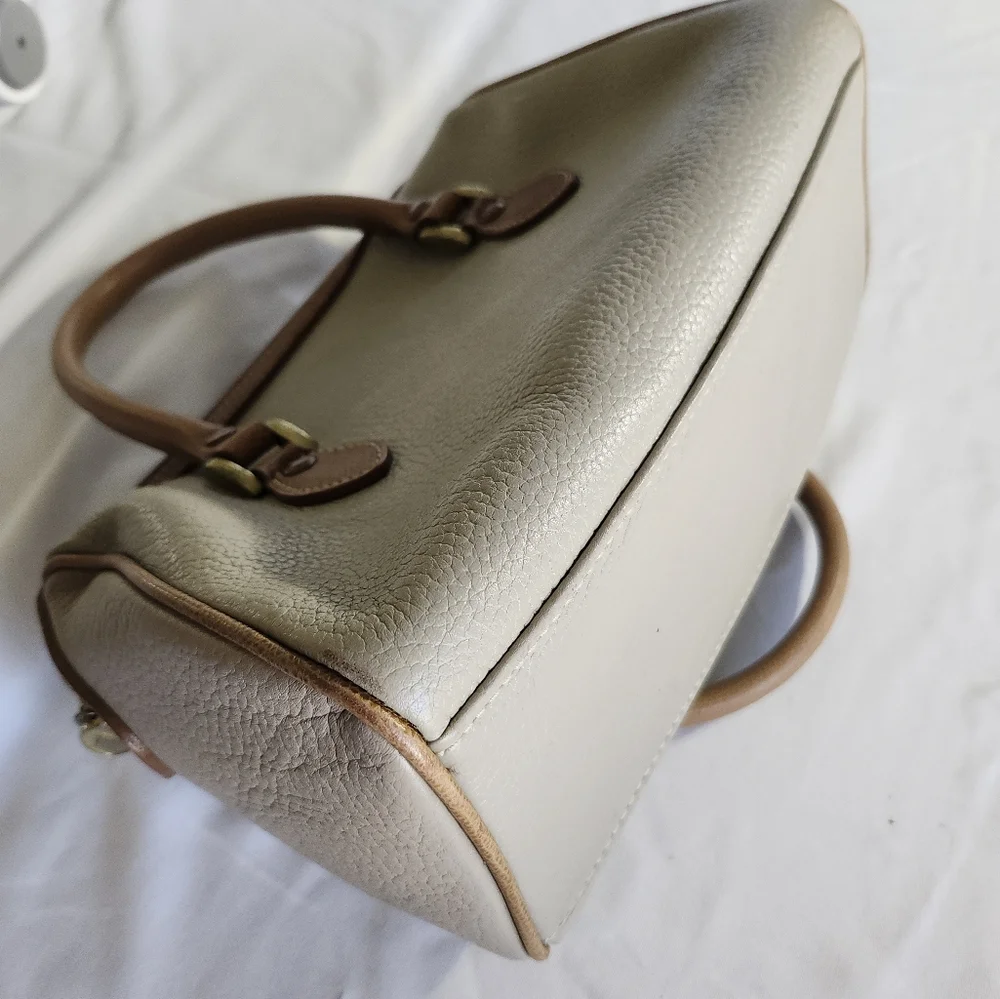 Chic Tan and Cream Satchel Bag - Picture 5 of 6